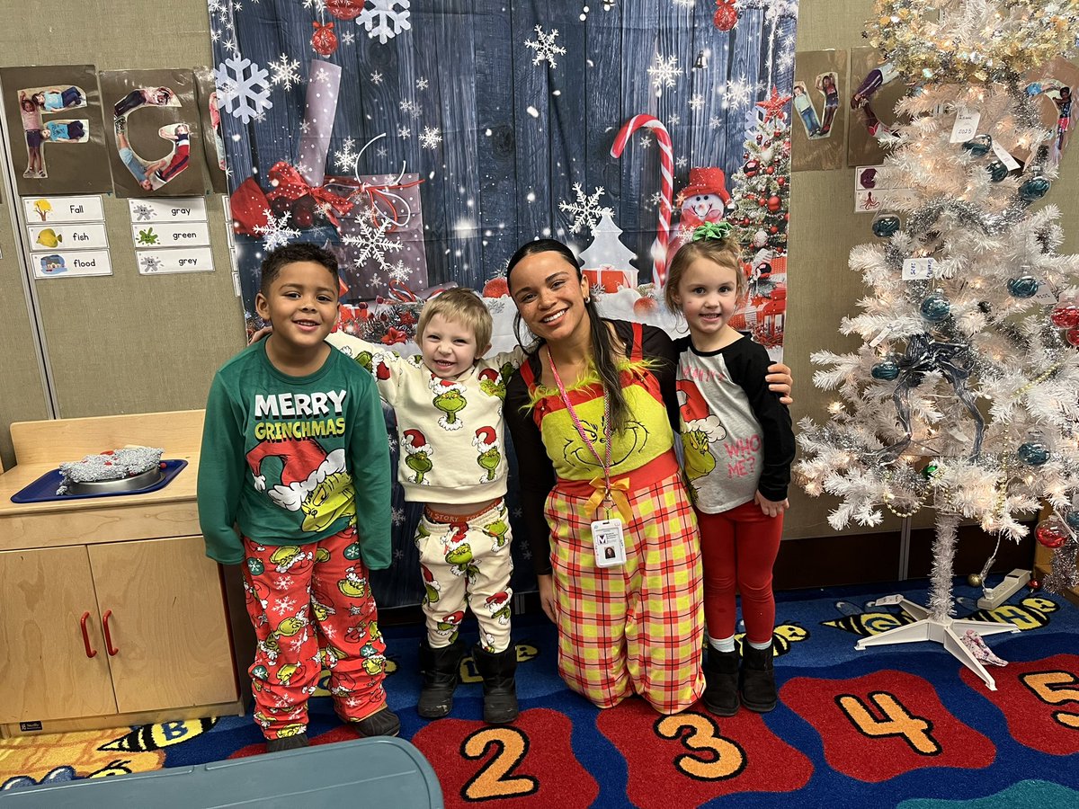 Grissom_MCS's tweet photo. The Astros are celebrating the 12 Days of Christmas. Today is Grinch Day! 💚💚all the festive wear. https://t.co/o61SapKxt0