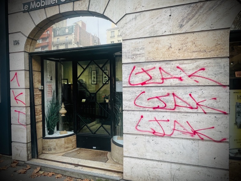 audmr's tweet image. Plus de 500 tags répertoriés contre "liak". 
30 signalements depuis 1 mois.

Aucune réaction des candidats à la mairie de Paris.
Personne ne parle jamais du fléau que représente le tag.

Pourquoi @datirachida @egregoire @chikirouparis @David_Belliard @pybournazel ?!