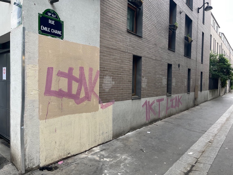 audmr's tweet image. Plus de 500 tags répertoriés contre "liak". 
30 signalements depuis 1 mois.

Aucune réaction des candidats à la mairie de Paris.
Personne ne parle jamais du fléau que représente le tag.

Pourquoi @datirachida @egregoire @chikirouparis @David_Belliard @pybournazel ?!