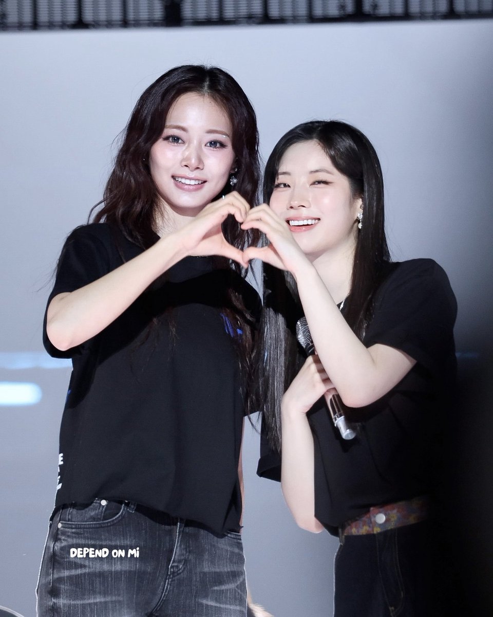 251207 TWICE THIS IS FOR WORLD TOUR IN HONG KONG

둡쯔🫶🏻

#TWICE #트와이스 
#다현 #DAHYUN #ダヒョン
#쯔위 #TZUYU #ツウィ