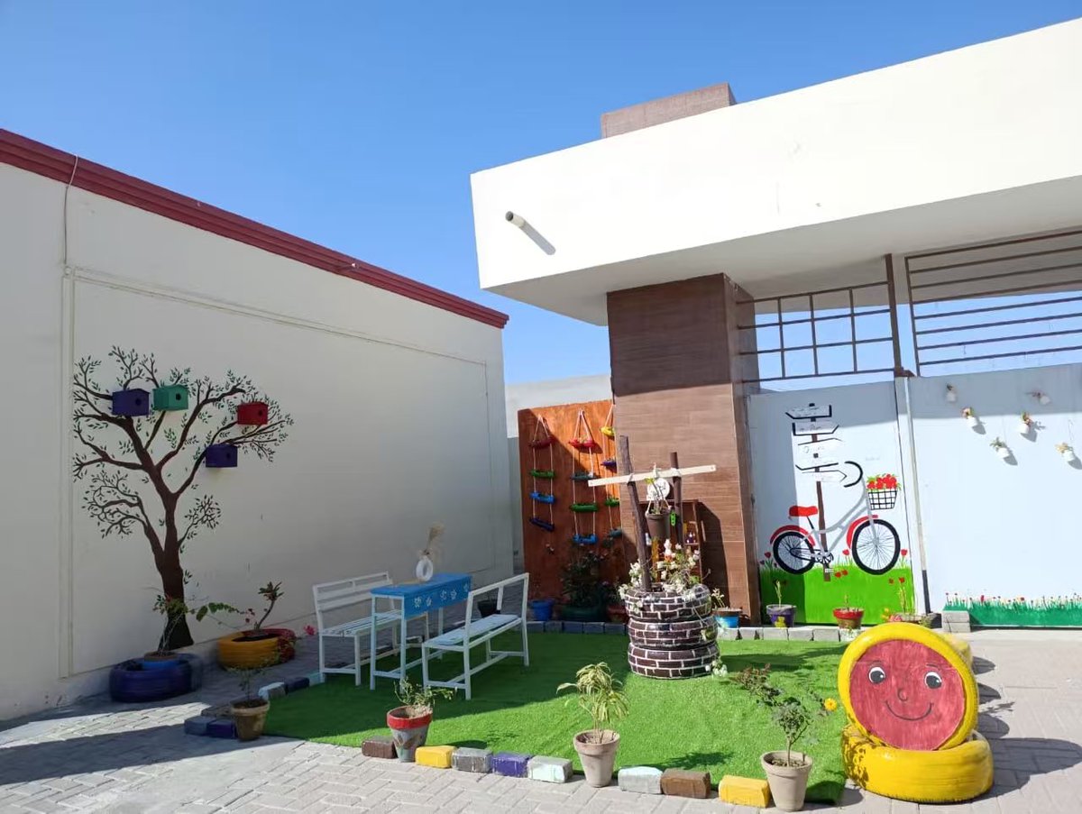Gwadar_Pro's tweet photo. See how students at the China-Pakistan Friendship School in Gwadar built their own garden & activity areaโcomplete with tire planters and colorful murals.
Proof that young hands can shape their own environment.
#StudentProject #Pakistan https://t.co/BrYK7xzp3E