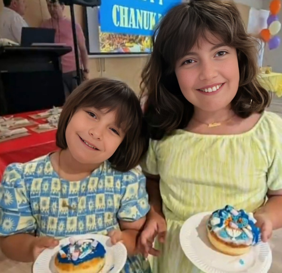 NoaMagid's tweet image. Standing beside Matilda is her 6-year-old sister, Summer. This is the last photo of her smiling - before she watched her sister be brutally murdered in front of her. Yesterday she told her mother: "I can’t cry anymore. My eyes are dry from tears".

Her life will never be the…