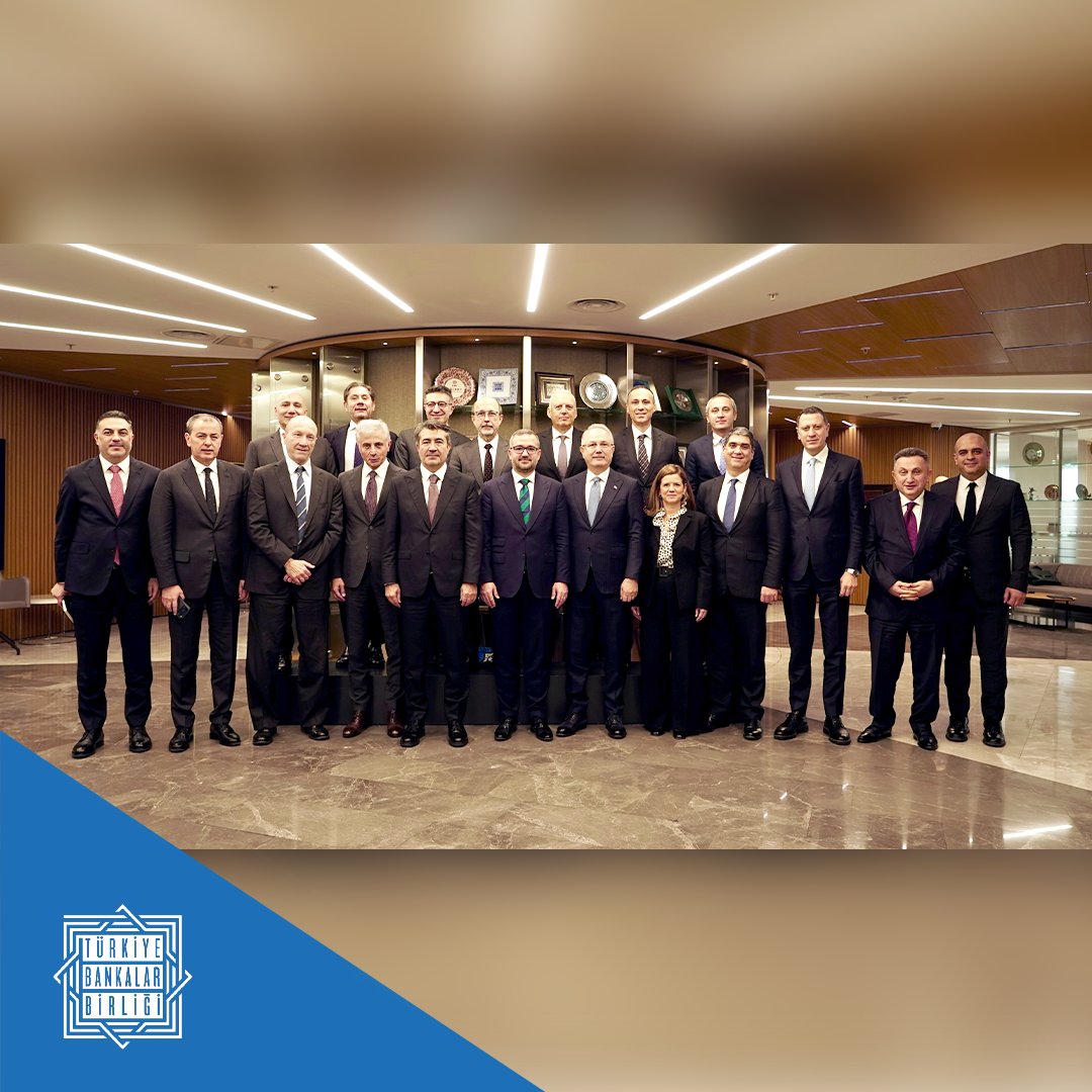 Türkiye Cumhuriyet Merkez Bankası (TCMB) Başkanı Sayın Dr. Fatih Karahan, Türkiye Bankalar Birliği (TBB) Yönetim Kurulu Başkanı Sayın Alpaslan Çakar ve TBB Yönetim Kurulu üyeleriyle gerçekleştirilen mutat toplantıda bir araya geldi.

Yapılan toplantıda, TCMB Başkanı Karahan