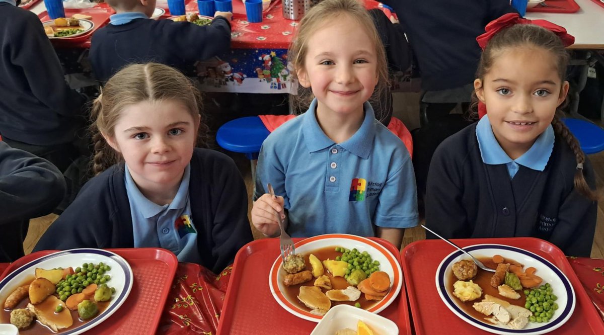 BirstallAcad13's tweet image. Staff &amp;amp; chn enjoyed their Xmas dinner with all the trimmings. We drew the raffle (20 lucky winners), picked big bear’s name from the randomiser &amp;amp; the cheeky elf joined dinner duty! He worked hard, so we treated him to a pudding –  even elves need a boost at this time of the year!