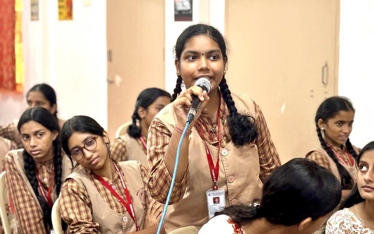 #AYUDH volunteers from Mumbai continue their journey through the “#ScienceofSpirituality” course, creating an inspiring and insightful space for them to connect the timeless wisdom of #SanatanaDharma to their own lives
#AYUDHIndia #AYUDHMumbai #OYE #spirituality #dharma #learning