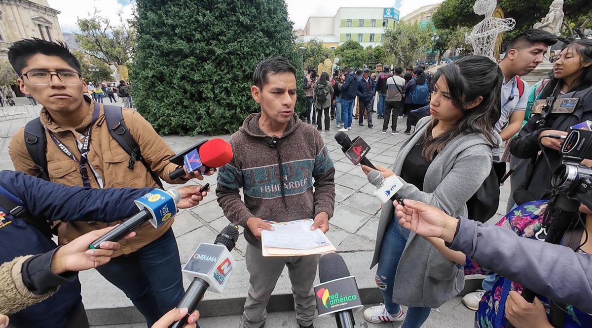 FunSolon's tweet photo. La Central Única Provincial de Comunidades Originarias de Nor Lípez (CUPCONL) de Potosí presentó un Anteproyecto de Ley de Litio, en busca el desarrollo sostenible, la protección ambiental del territorio y el respeto a los derechos  indígenas.
https://t.co/uSIvkLZuR1 https://t.co/Wcj0imyKqf