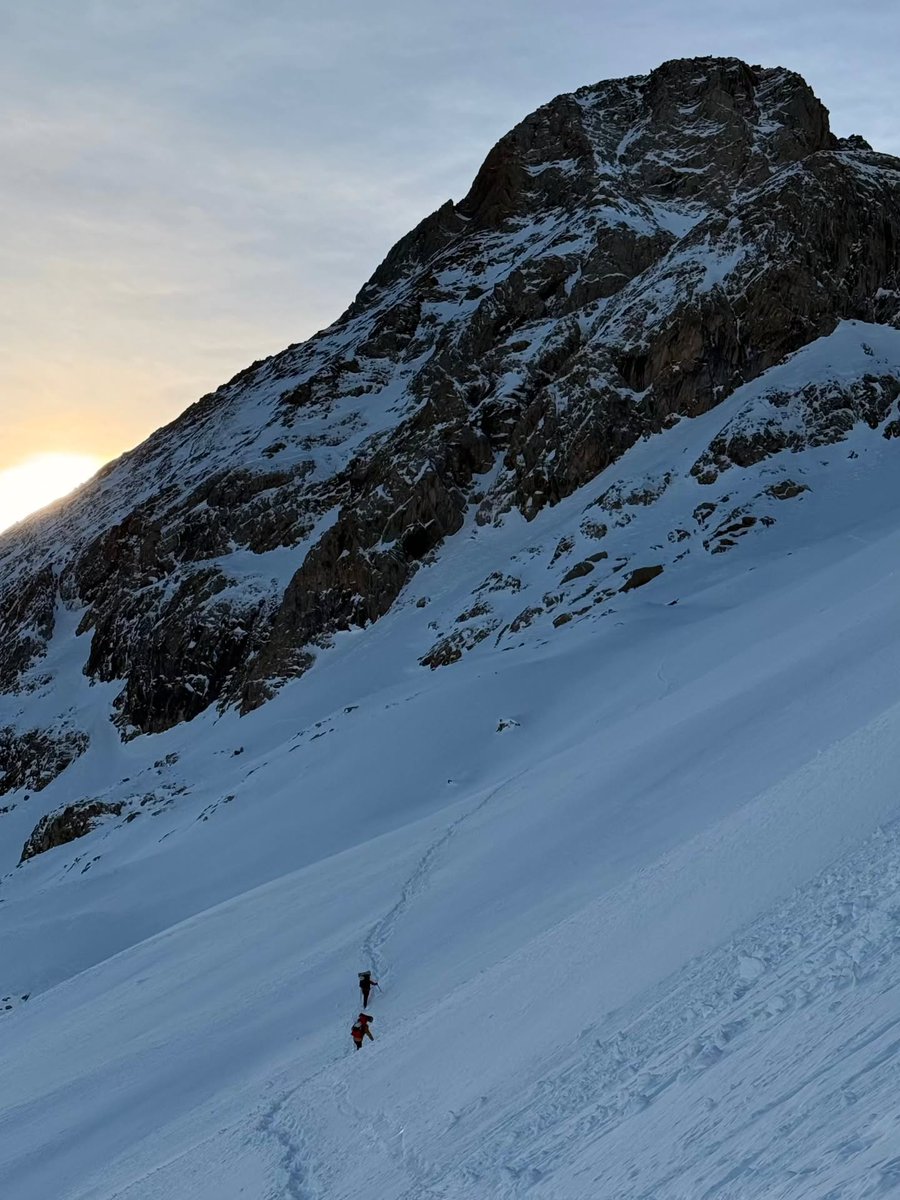 📸 : À L E X  <a href="/aleeex/">alex cammarota</a>.br_ (IG) //  Garmo Negro 3.068m 📍Valle de Tena (Panticosa)  / Diciembre 2025/ Etiquétanos <a href="/SendaPirenaica/">Travesía Pirenaica</a> //