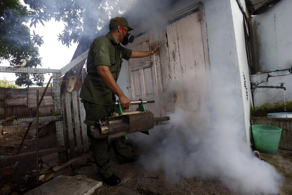 Las autoridades de <a href="/MINSAPCuba/">Ministerio de Salud Pública de Cuba</a> aprecian una evolución hacia la mejoría del control de los casos por fiebre inespecífica, relacionados con enfermedades provocadas por arbovirosis.

Destaca que por séptima semana consecutiva disminuyen el número de casos por fiebre inespecífica, el