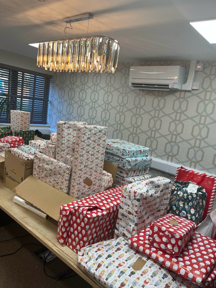 duntonremeauk's tweet photo. Team Dunton supported The Thomas Project this Christmas by buying gifts for children in our community 🎁

The organisation aligns with our values, and we’re proud to make a positive difference this season ✨ https://t.co/ysbG5MUV7e