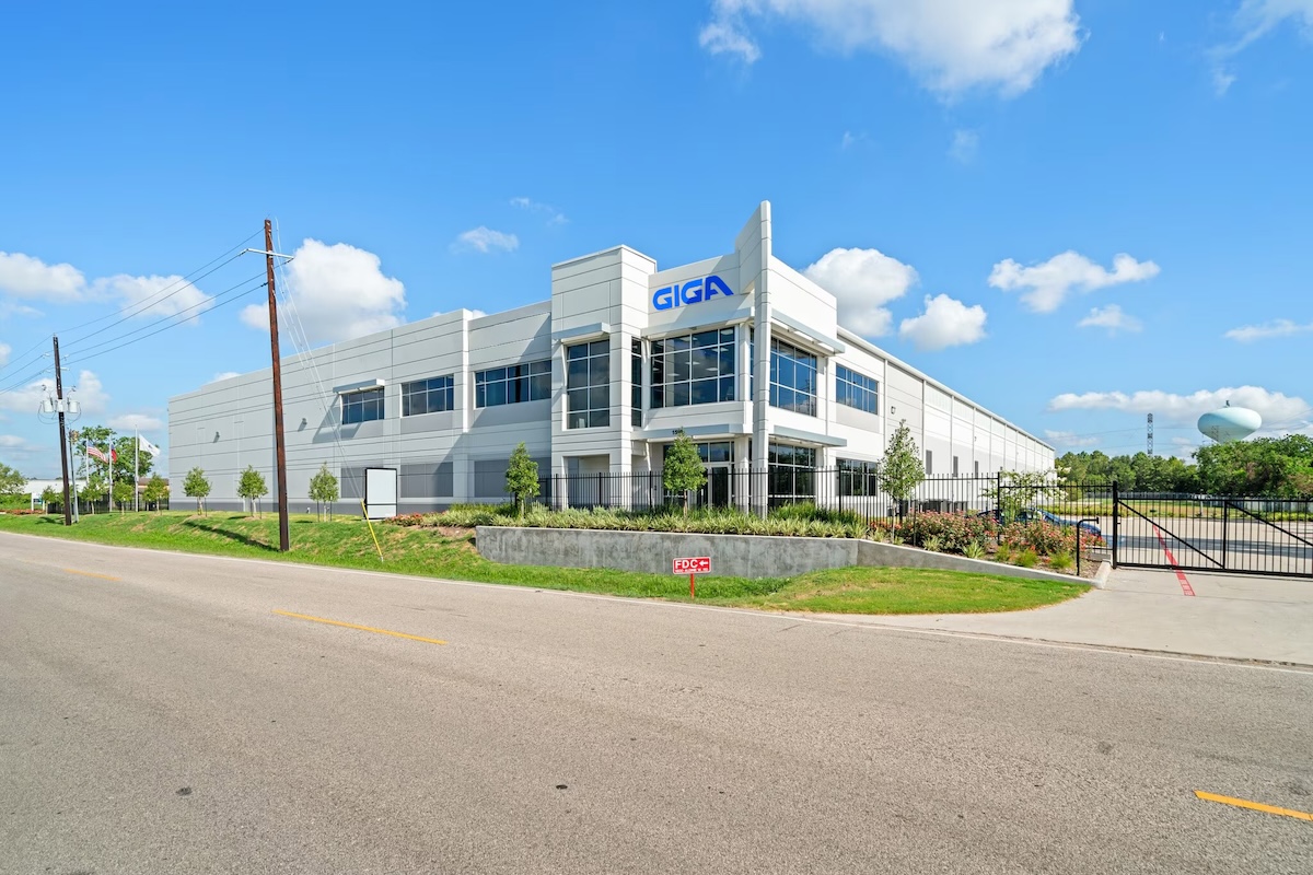 GigaEnergy_'s tweet image. We're excited to announce our new MV Houston Factory — a 60,000-sq-ft facility that will become our primary U.S. manufacturing site for medium-voltage transformers.

Production will begin in Q1 2026, strengthening domestic supply for next-gen power infrastructure.