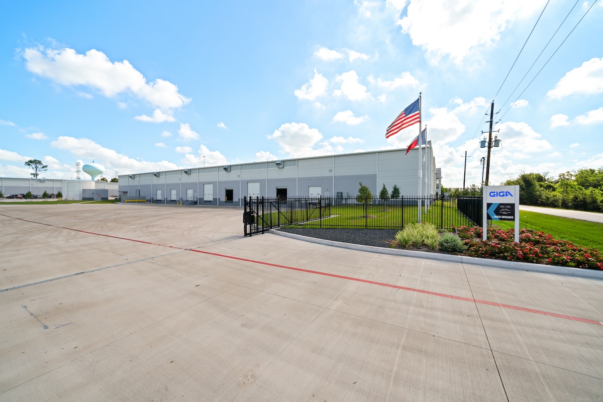 GigaEnergy_'s tweet image. We're excited to announce our new MV Houston Factory — a 60,000-sq-ft facility that will become our primary U.S. manufacturing site for medium-voltage transformers.

Production will begin in Q1 2026, strengthening domestic supply for next-gen power infrastructure.