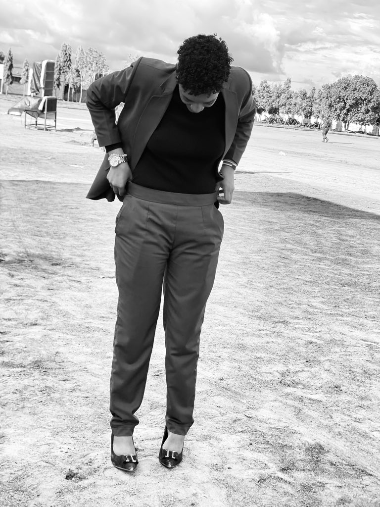 SharonMontana20's tweet image. Najua haiwahusu ila kwa mwaka 2025 kitu pekee nilicho fanikiwa ni kuongeza kg 1 kwenye kg 58 na sasa nina kilo 59 😂