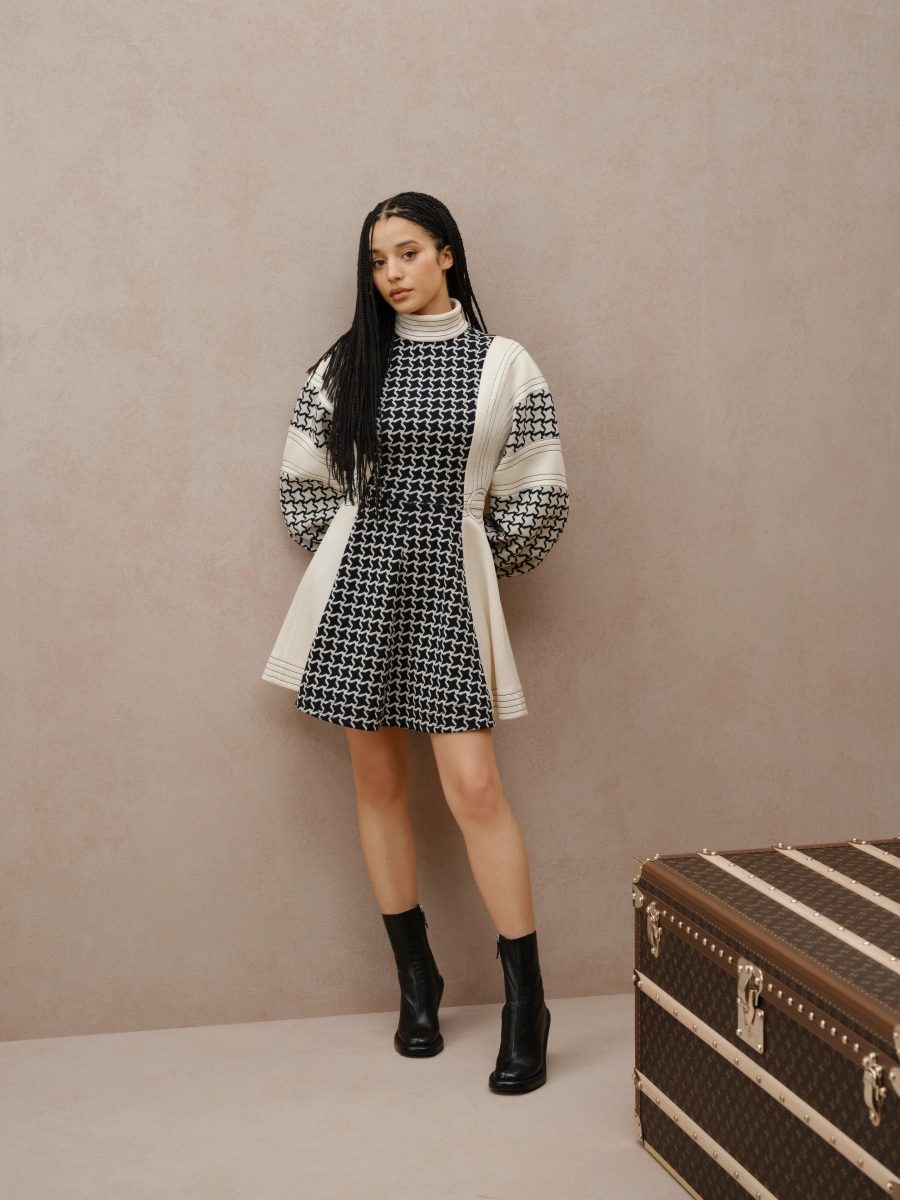 vogueturkiye's tweet image. #LouisVuitton’un yeni marka elçisinden #MaxMara’nın 2027 Resort defilesine geçtiğimiz haftanın moda haberlerini derledik.

Okumak için tıklayın: vogueturkiye.visitlink.me/KJ5FwS
