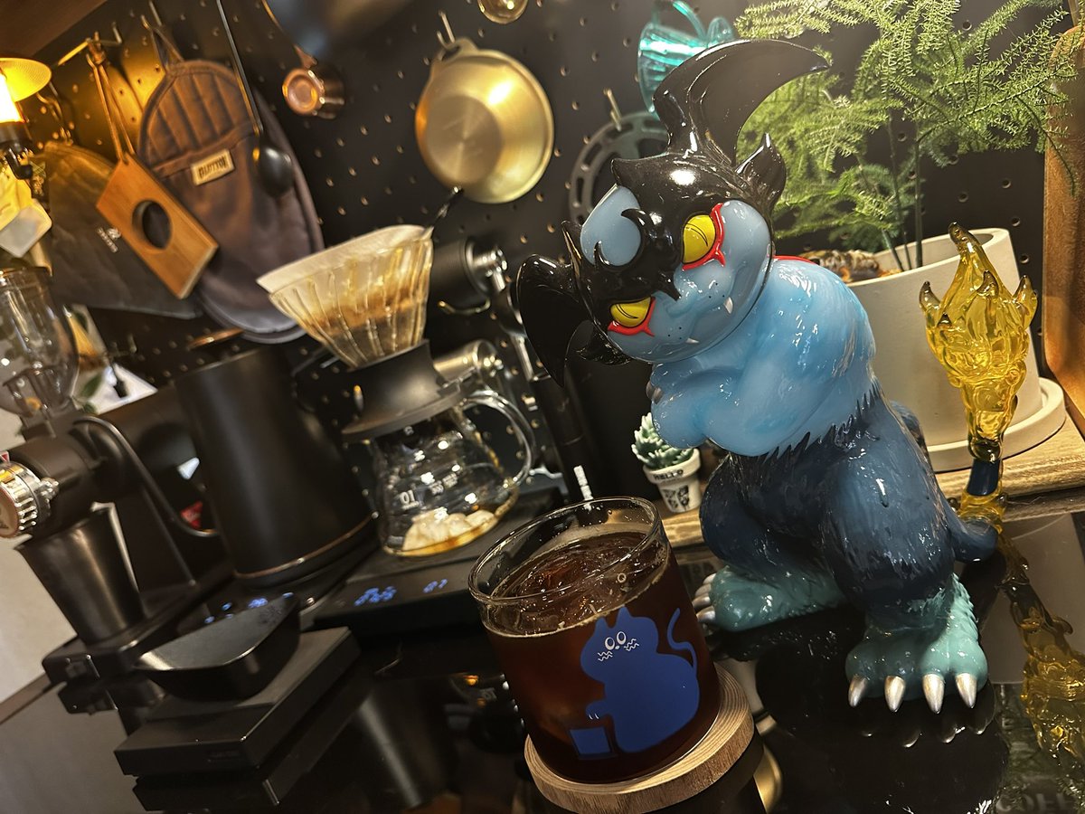 今日のコーヒー☕️ お供はデビルニャン🐱⚡️ #石黒亜矢子