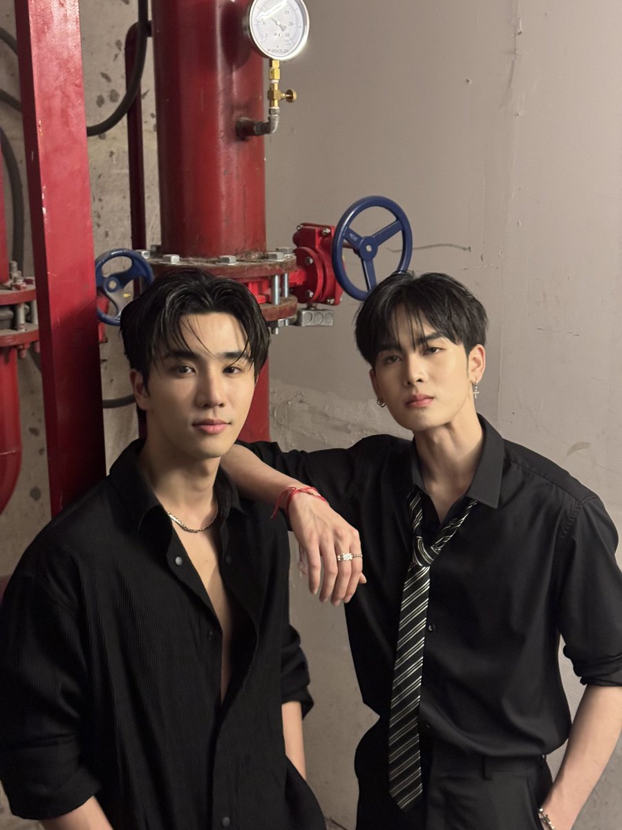 Ppsanta's tweet image. ขอบคุณทุกคนที่มาหาพวกเรานะครับ ดีใจที่ได้เจอมากๆ คิดถึงนะครับ ยังไงกลับบ้านกันดีๆนะ ไว้มาเจอกันใหม่ครับบ🖤🤍 @perthppe 
#AvatarFireAndAshTHxPS