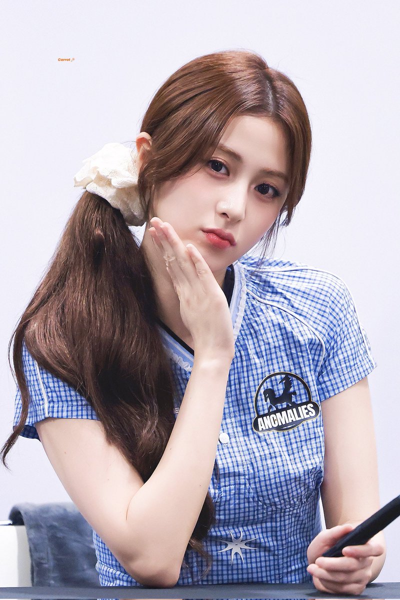 ☆YUNJIN☆ 241003-huh-yunjin-instagram-