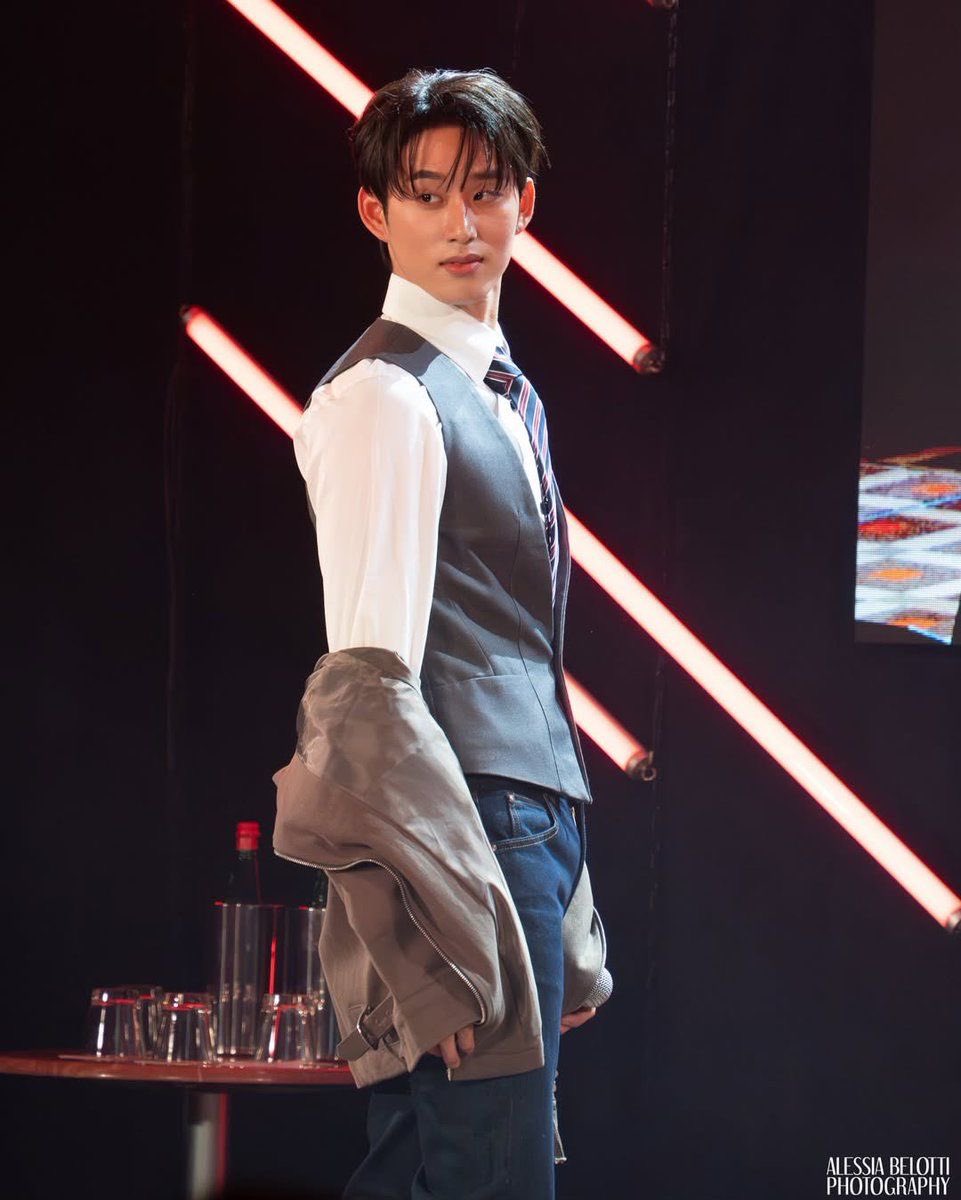 willestkn's tweet image. someone else’s pov:                        my pov:

#WilliamEst1stFMinRome
#williamest #วิลเลี่ยมเอส