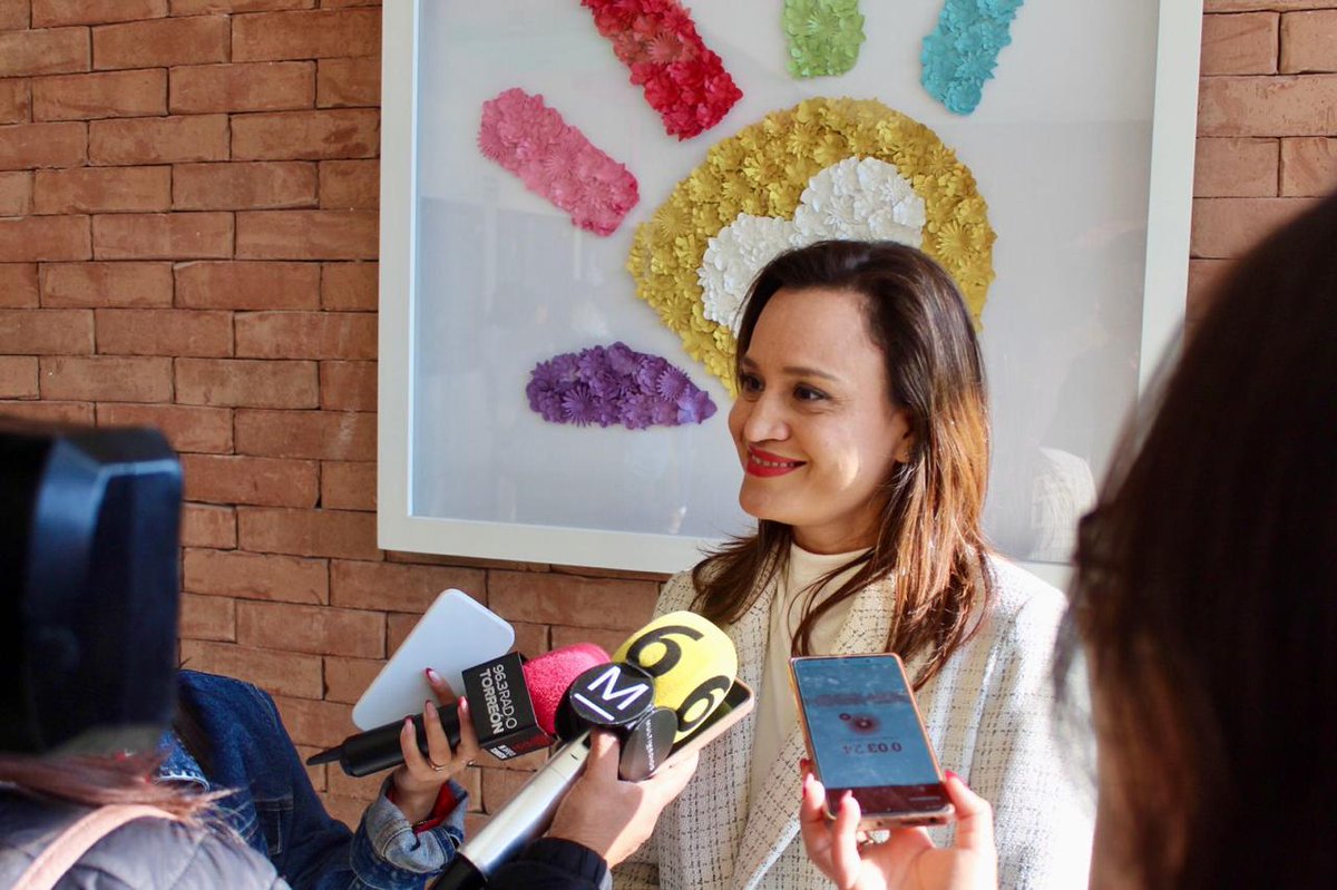 DIFTorreon_'s tweet photo. Nuestra Directora, Marlene Martínez, recibió a los regidores de la Comisión de DIF Torreón en Casa Nana. Dio a conocer nuestro nuevo proyecto “Fuerza Mayor”. Una obra impulsada por nuestro Alcalde Román Cepeda y la Sra. Selina Bremer de Cepeda.

DIF #SiempreContigo 🩷 https://t.co/THGLHg3fiE
