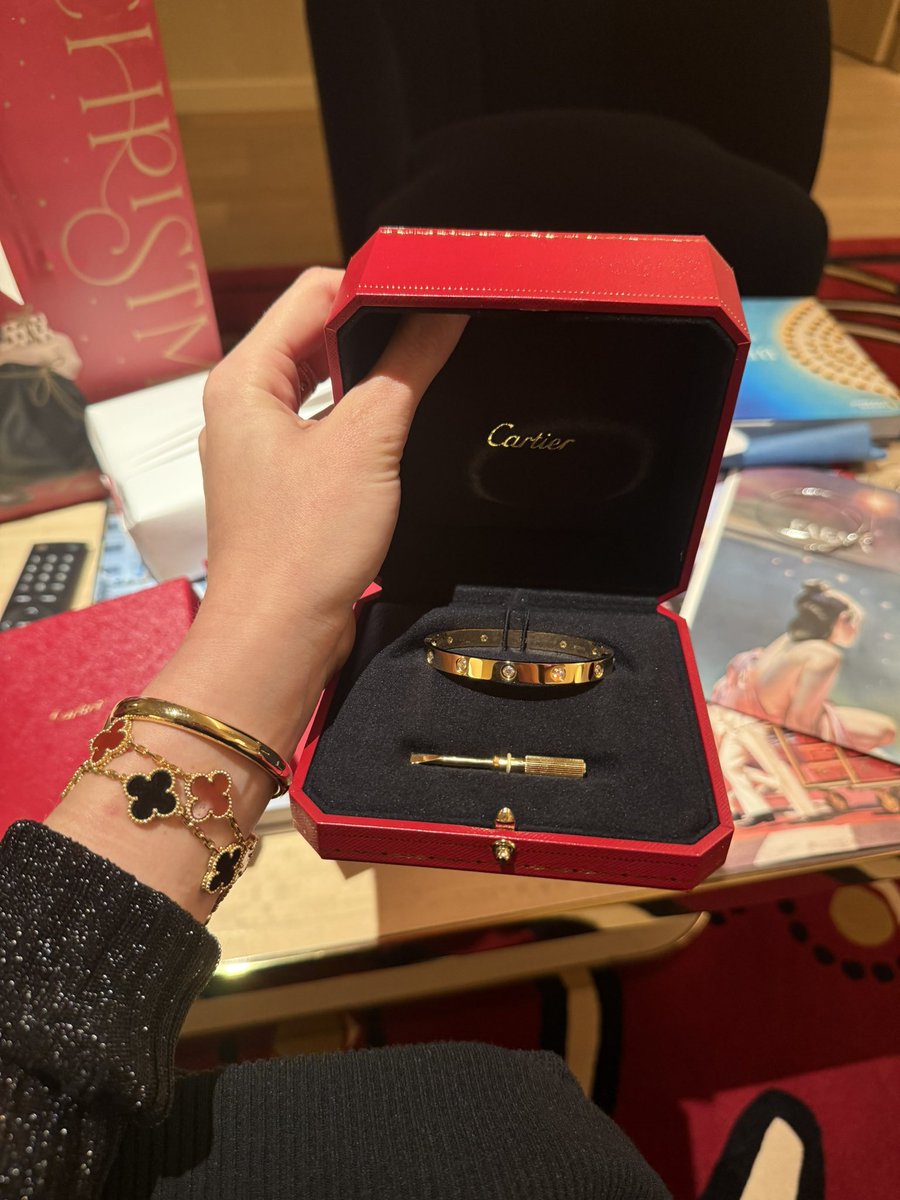 Olivia May ✨ tweet media