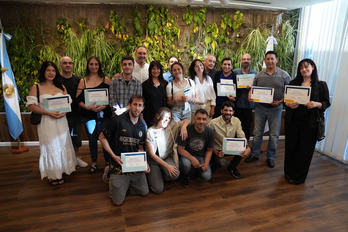 Un título que abre nuevas oportunidades: recibimos a los primeros egresados de SecundarT.
👉 buenosaires.gob.ar/noticias/un-ti…