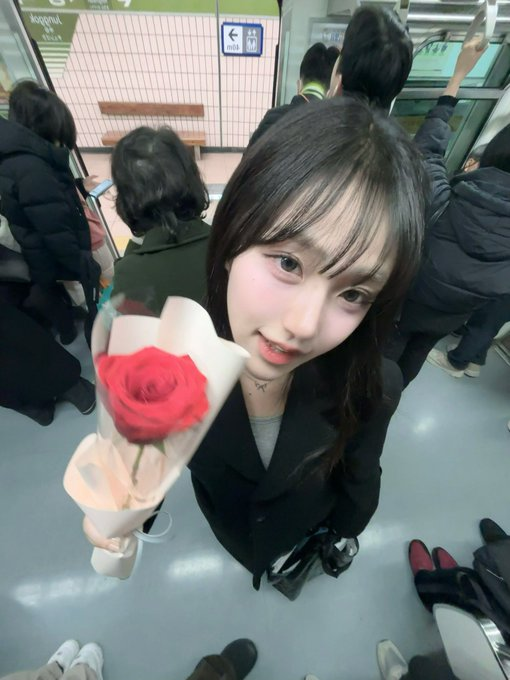 유정e.. tweet media