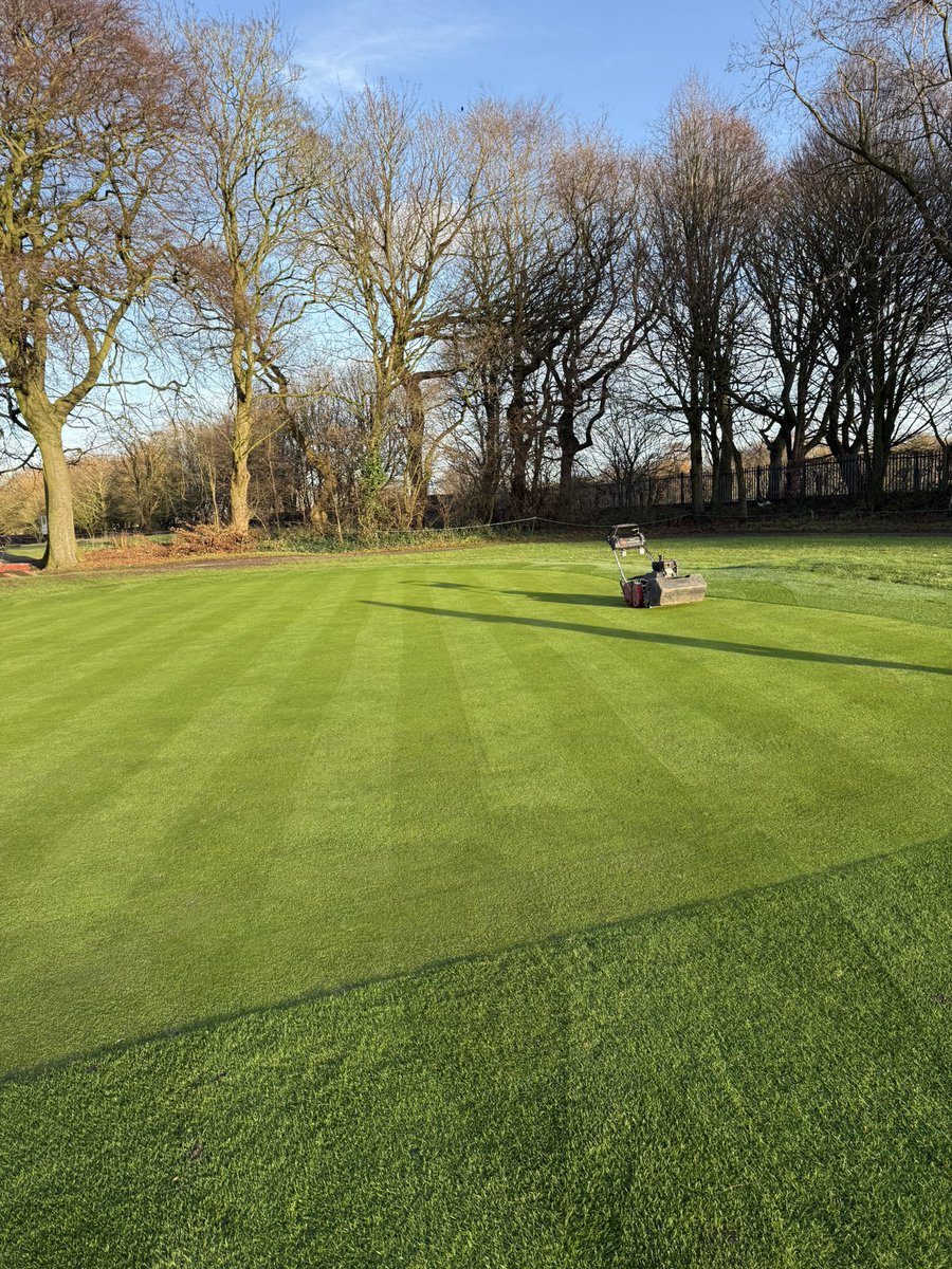 AMGolfGreens's tweet photo. Nice little hand mow today before more rain, greens reacting well to @OriginAmenity Autumn Green Bio https://t.co/as8Vx1LERD
