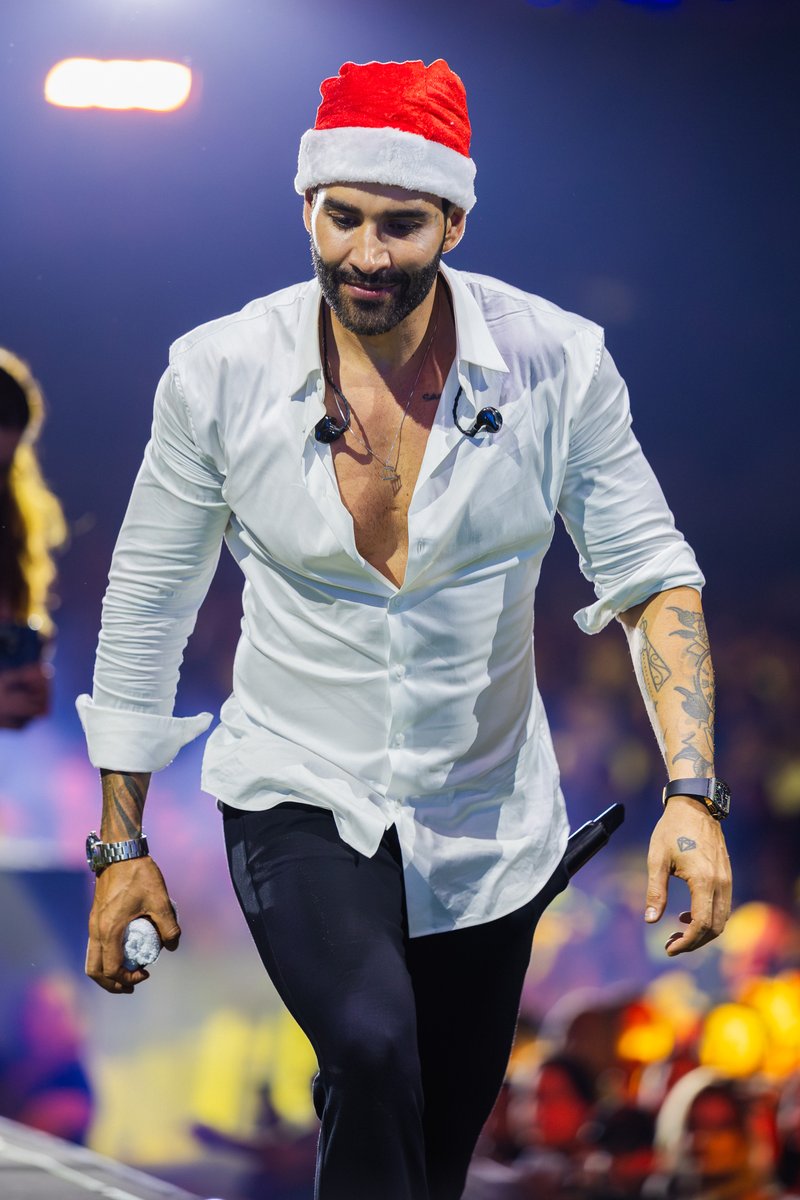 Natal já é semana que vem, e já pensou o Boss descendo assim pela sua chaminé!🎄🏛️