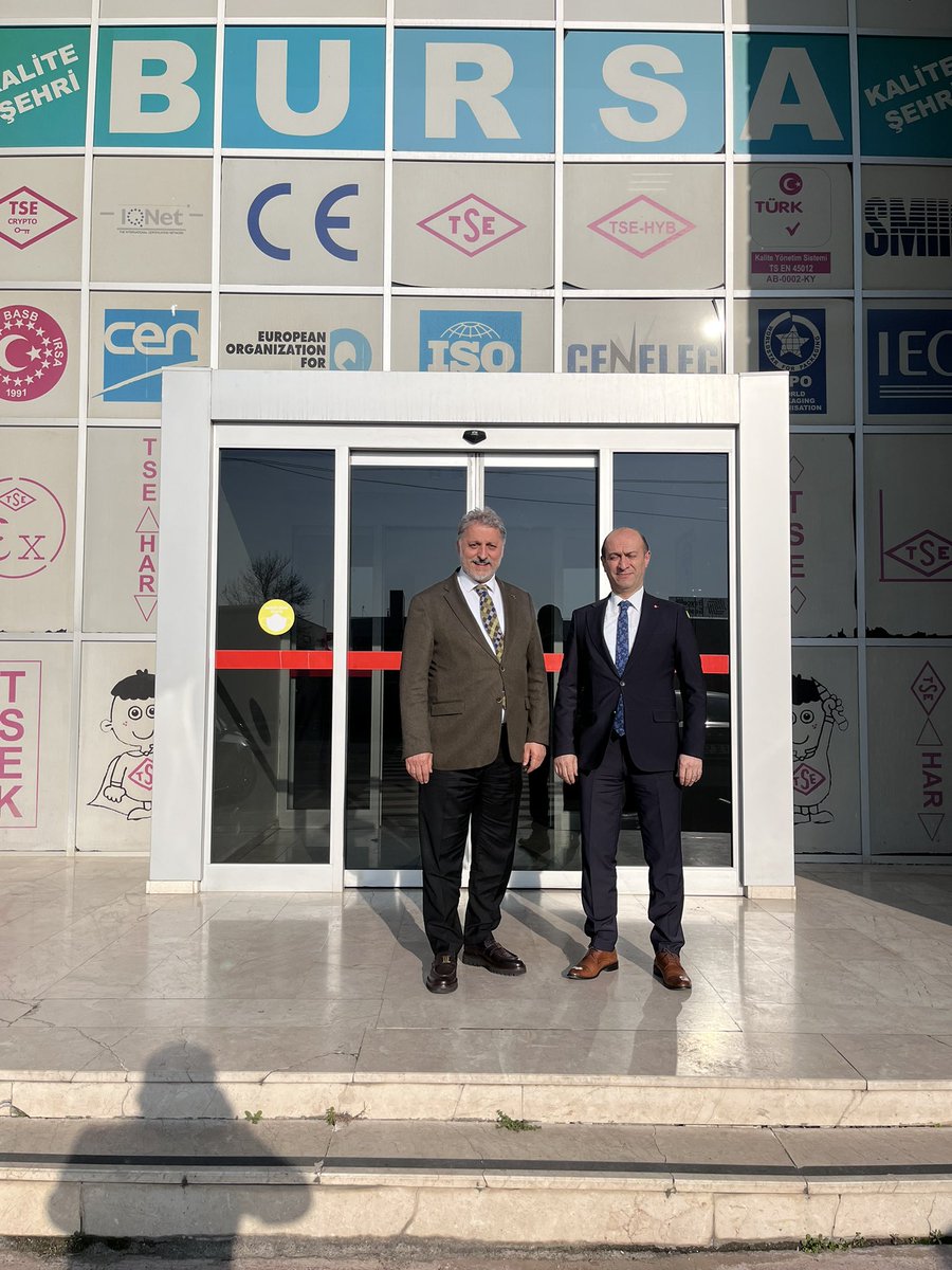 Tapu ve Kadastro Bölge Müdürü Tonguç GENÇ Bölge Müdürümüz Sayın Mehmet HÜSREV’ i makamında ziyaret etti. Naİk ziyaretlerinden dolayı sayın Bölge Müdürümüze teşekkür ediyoruz. <a href="/Husrevmehmet/">Mehmet Hüsrev</a>