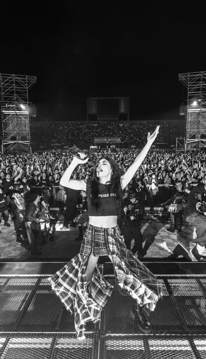 vivoporlala's tweet photo. Lali, la muchachita que llena Estadios, dijo el INDIO. https://t.co/puJRNRXF04