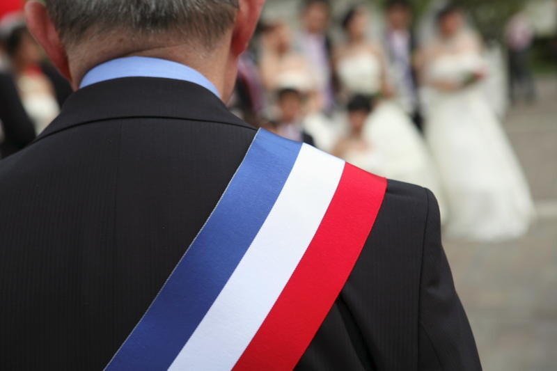 Racisme : à Chessy-sur-Marne, le maire de droite démissionne pour ne pas marier un étranger sous OQTF

➡️ l.humanite.fr/TVi