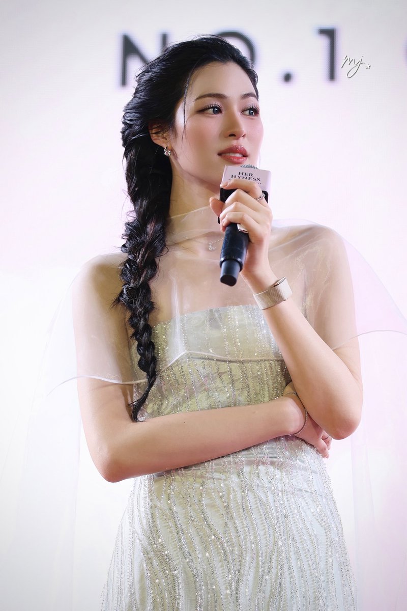 หิมะแรกตกก็เหมือนรักแรกพบ 🌨️🥶

LINGLING BA HERHYNESS
#LinglingHerhynessFrozen
#Linglingkwong #หลิงหลิงคอง