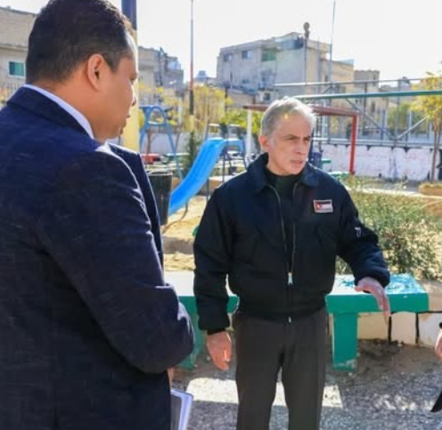 رئيس الوزراء يوجّه بتحديث حديقة البقعة وإنشاء ملعب خماسي جديد 