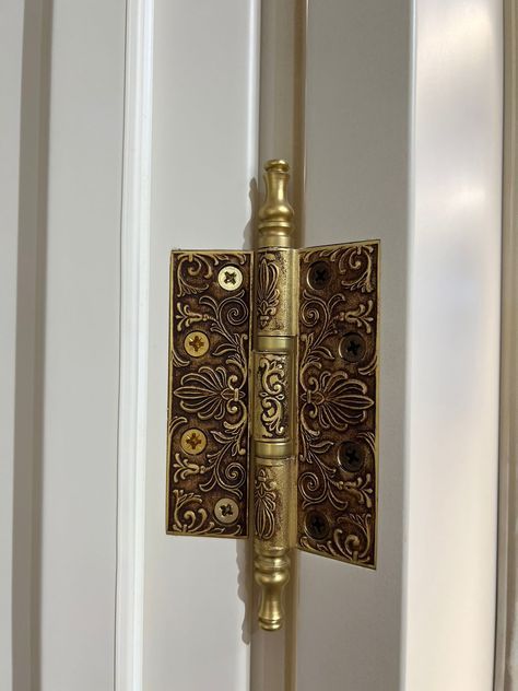 LeoDaVinciWave's tweet photo. If an artist is so inclined, he can make even door hinges beautiful. https://t.co/l0XqoIkP0W