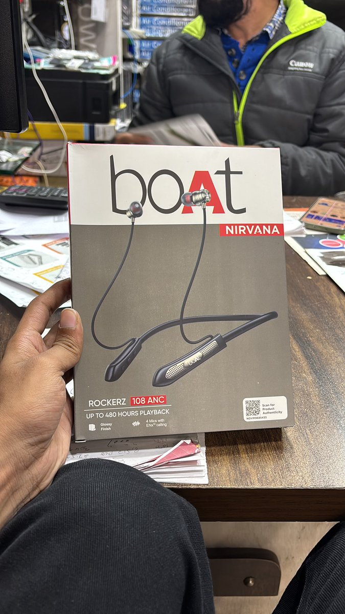 JaskaranSi49527's tweet photo. Hey @RockWithboAt , fake products are being sold in Ludhiana chaura bazar market . Please look into this matter and protect your brand's image https://t.co/jgaIGKp0N7