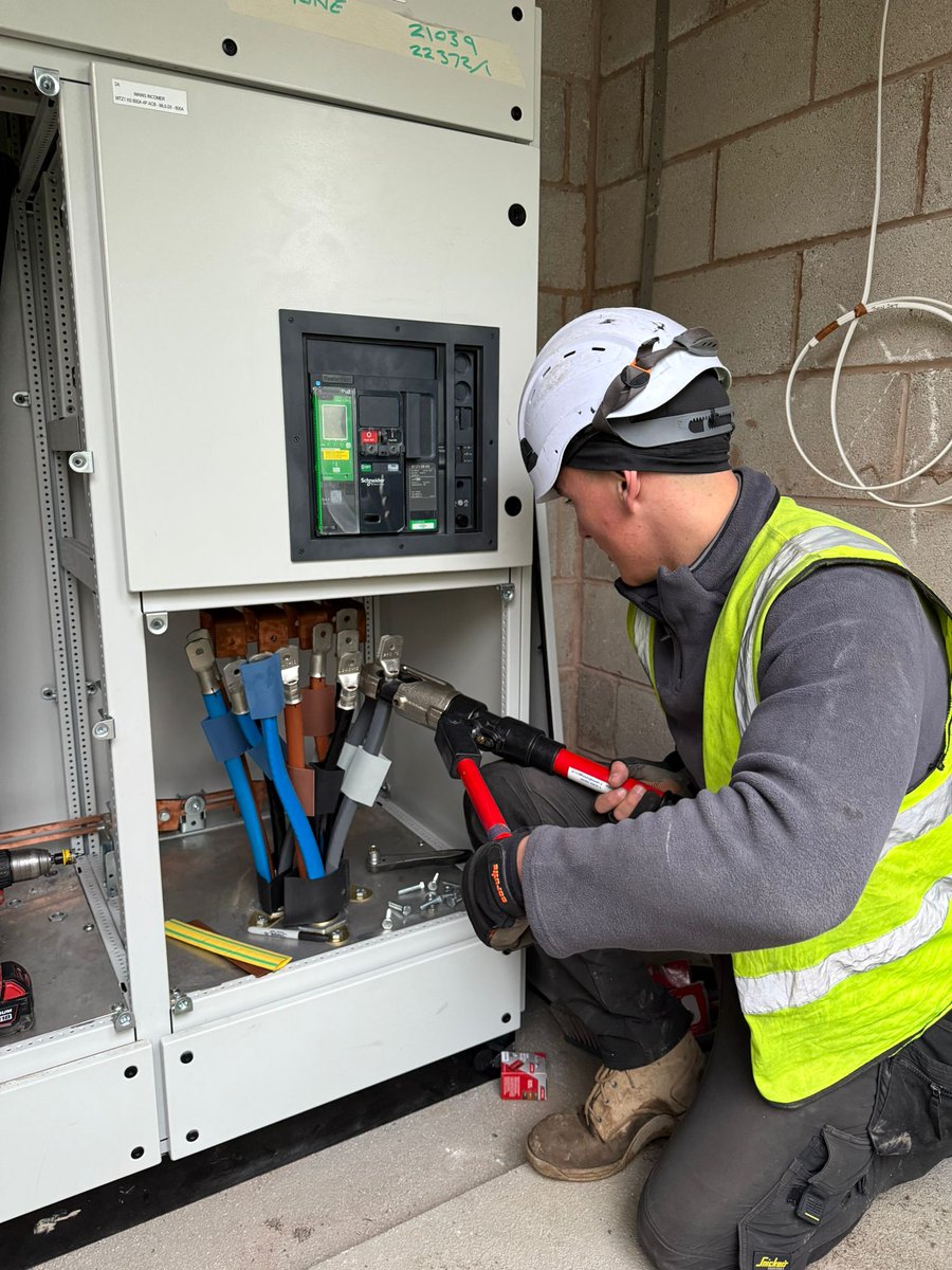 ⚡ Progress in Wigan:
Our team have been gland­ing and terminating SWA cables to supply the new LV switch room for the new multi-storey car park.
Quality, safe, reliable work delivered. 👷‍♂️🔧
#Engineering #Infrastructure #Wigan