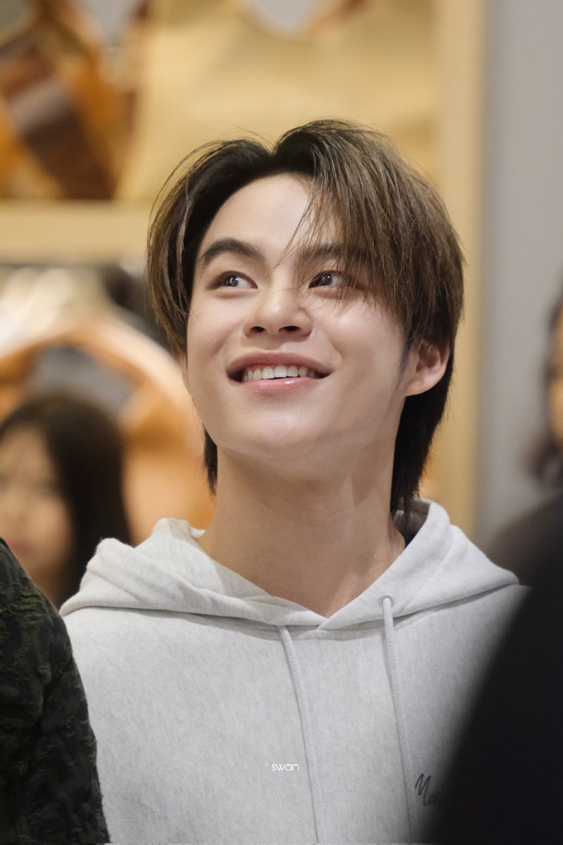 จิ้ด 23 ขวบ 🤏🏻

MARC JACOBS X MARC THAI 

#MARCKRIS 
#MarcJacobsxBUS 
#MarcJacobsTH  
#BUSbecauseofyouishine