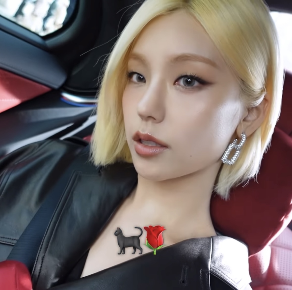 yejigallery's tweet photo. yeji is stunning with red roger vivier bag https://t.co/I7RcnE9ZgL