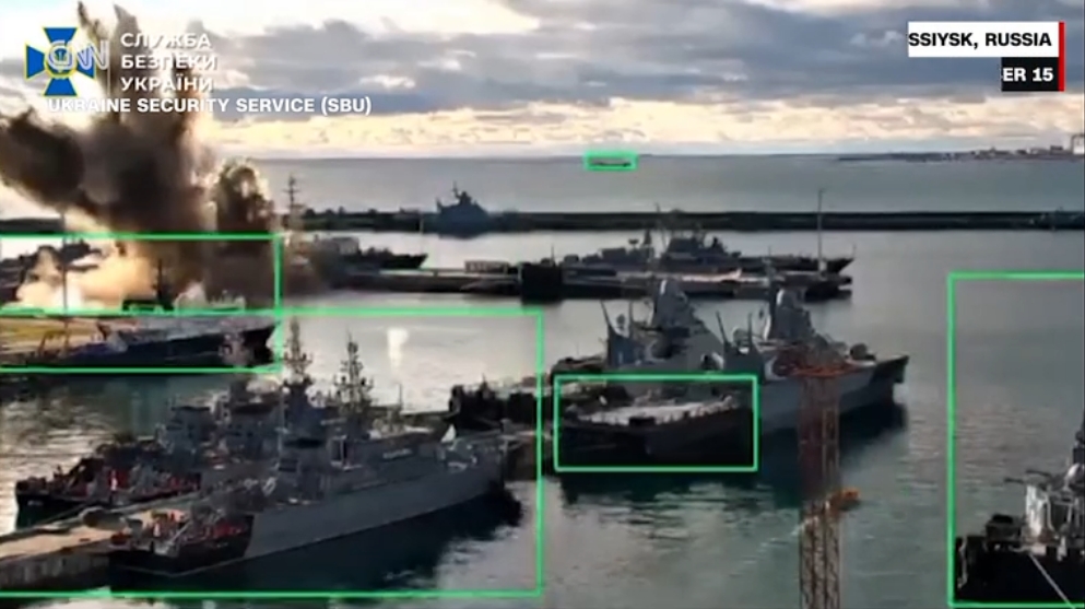 FunmiNews's tweet photo. Ukraine says it has carried out the first-ever underwater drone strike on a Russian submarine in the Black Sea port of Novorossiysk, claiming the vessel suffered critical damage. Russia denies any damage, but Kyiv calls the operation a historic first. https://t.co/1zVR17qXZN
