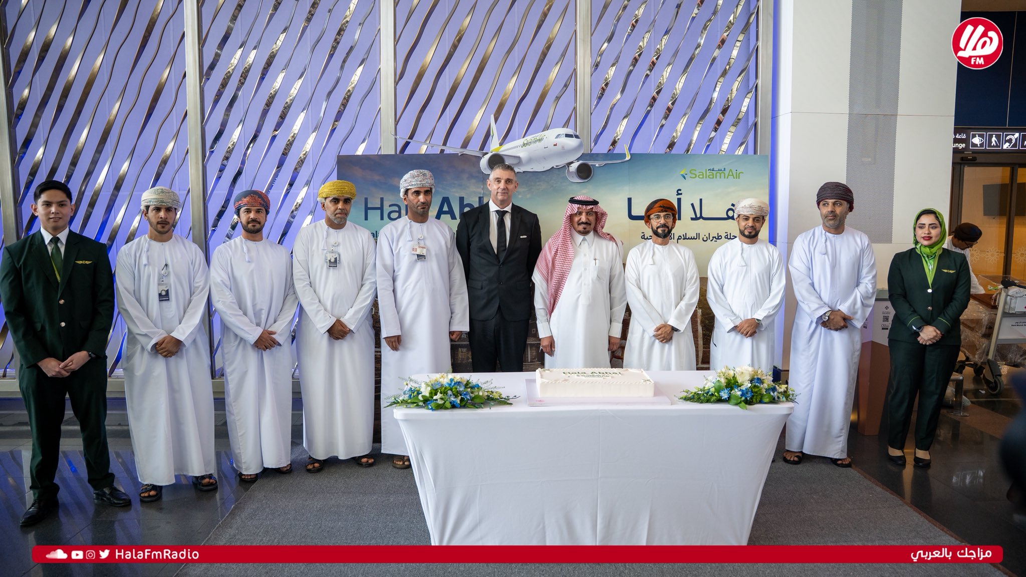 طيران السلام يطلق أولى رحلاته المباشرة إلى مدينة أبها بالمملكة العربية السعودية، في خطوة تُعزّز الربط الجوي بين البلدين الشقيقين وتدعم الحركة السياحية المتبادلة بين سلطنة عُمان ومنطقة عسير، في إطار التوسّع المستمر لشبكة وجهاته الإقليمية 