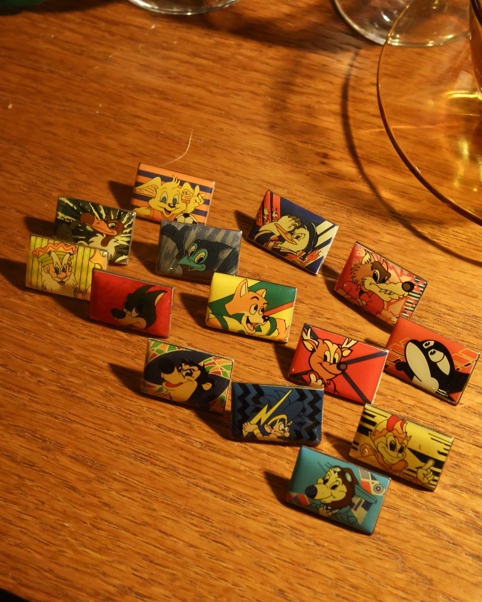 あと1995年くらいのJリーグのピンバッジ売ってて Jリーグ大好きマン