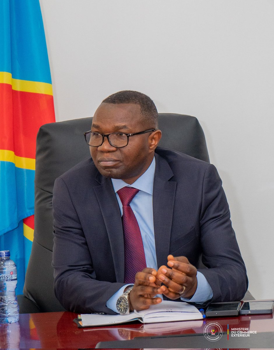 MinComex_RDC's tweet image. 15.12.2025| Kinshasa-RDC

Une réunion stratégique a eu lieu ce lundi entre le Ministre @julienpalukucom et une délégation de la Confédération Marocaine des Exportations #ASMEX en mission en RDC,conduite auprès du Ministre par la Directrice Générale de l'#ANAPI @investindrc.

1/3