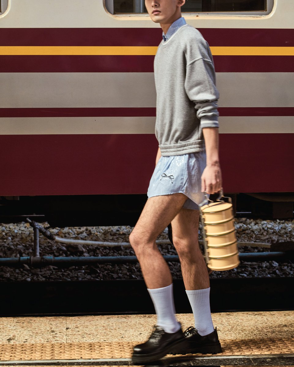 PANIA Celebration doesn’t choose between heritage and haute—it wears both simultaneously. Grey sweatshirt. Ancestral lunchbox. Train station moment. This is culture getting dressed.

#CelebrationCollection
#CelebrationPania