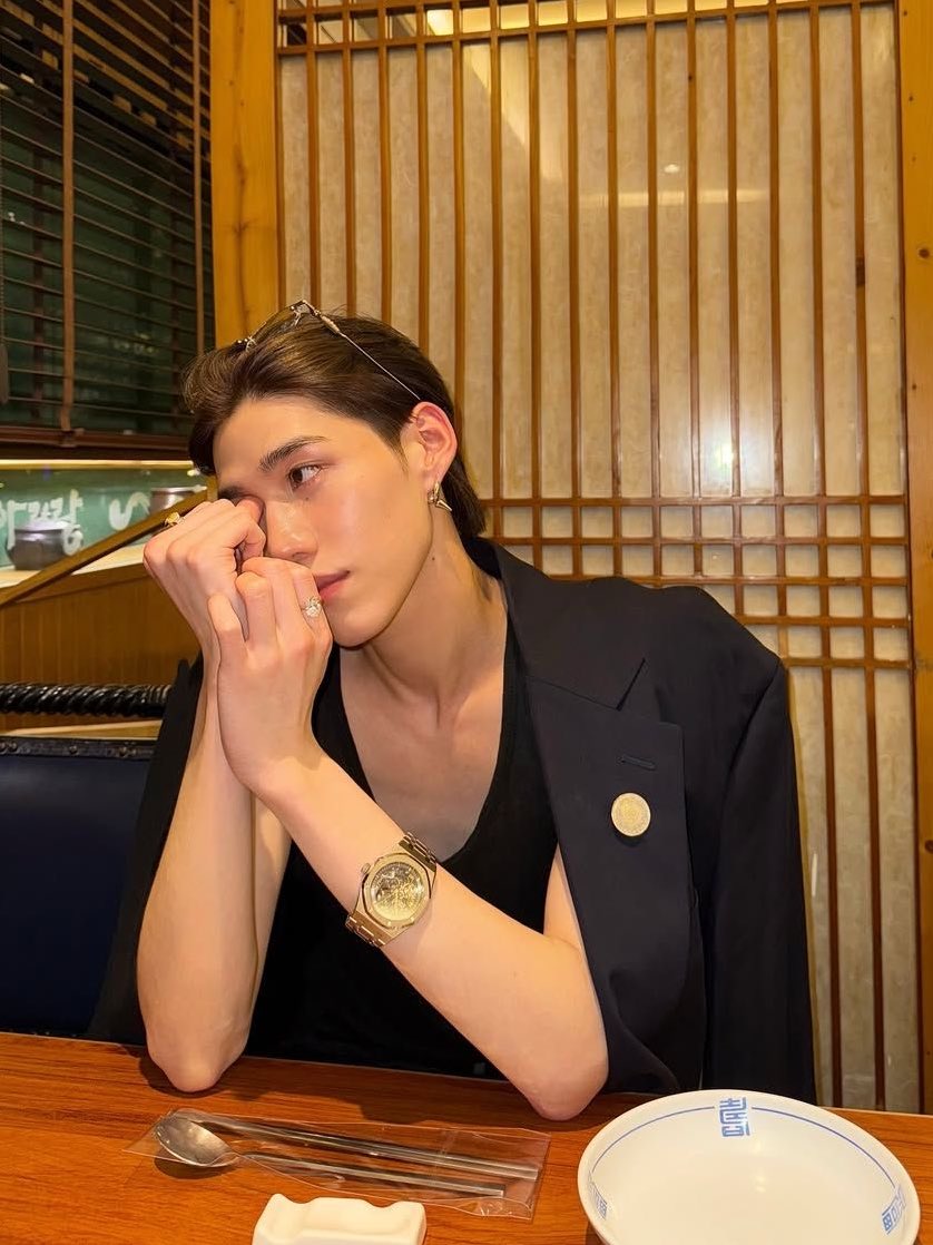 so_peachyJ's tweet image. อันนี้ไม่ได้จะว่าเจ้าของทวิตนะคับ แต่ว่าให้ข้อมูลเฉย ๆ พีพีแต่งตัวหลากหลายค่ะ ก็มีทั้งลุคเฟมินีนและมัสคุลีน แต่พีพีไม่ได้ต้องมานั่งสร้างคาร์แรคเตอร์อะไร หรือแอคจริตกะเทย เพราะแต่งแบบไหนฮีก็ยังเป็นฮีเหมือนเดิม เป็นแบบนี้มาตั้งแต่เด็ก ๆ