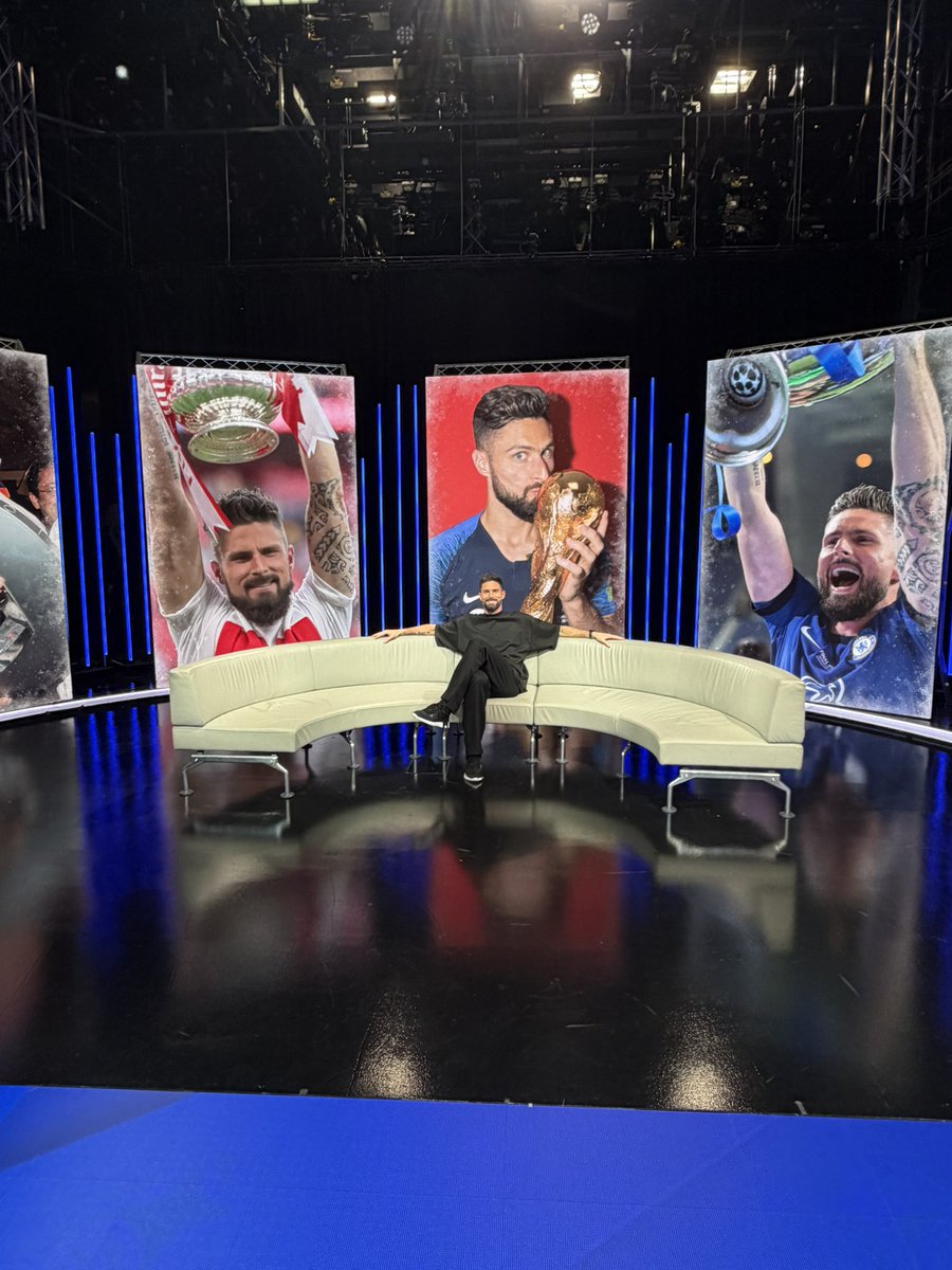 First time on <a href="/SkySportsPL/">Sky Sports Premier League</a> for Monday Nihht Football 🤩

Thanks <a href="/23_carra/">Jamie Carragher</a> &amp; <a href="/DavidJonesSky/">DAVID JONES</a> for this great experience 🤝