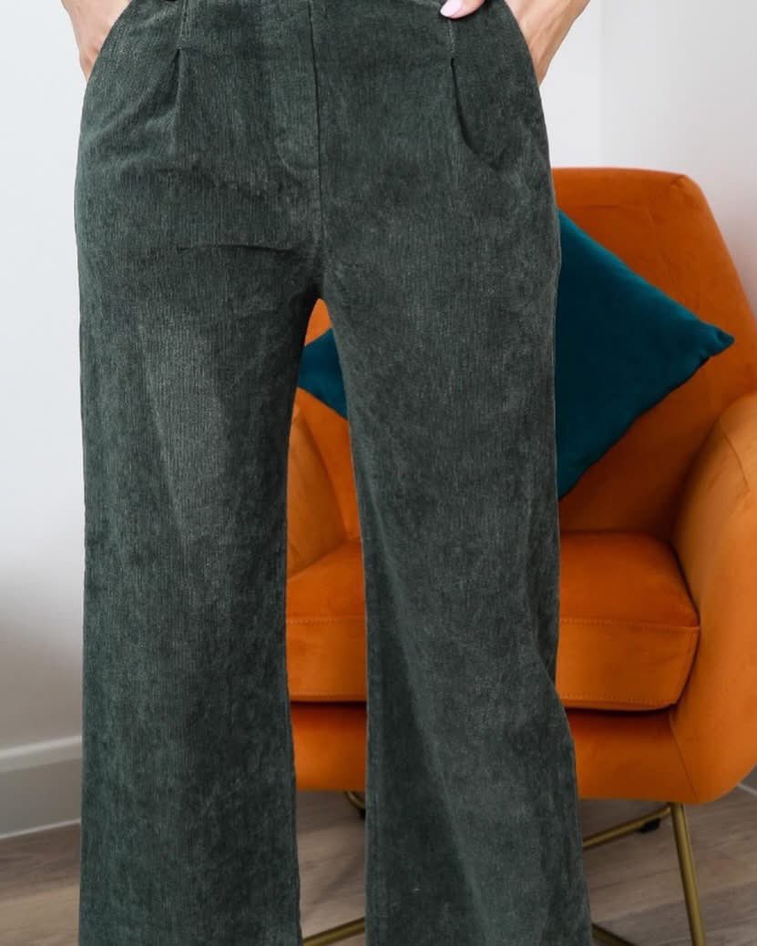 Are you petite and frustrated with having things shortened?

May I suggest you pop along and try on these trousers. Everything is perfection! Also available in black, brown and grey.

#petite #widelegtrousers #cords #readytowear #pretaporter #widelegcords #claygate #surrey