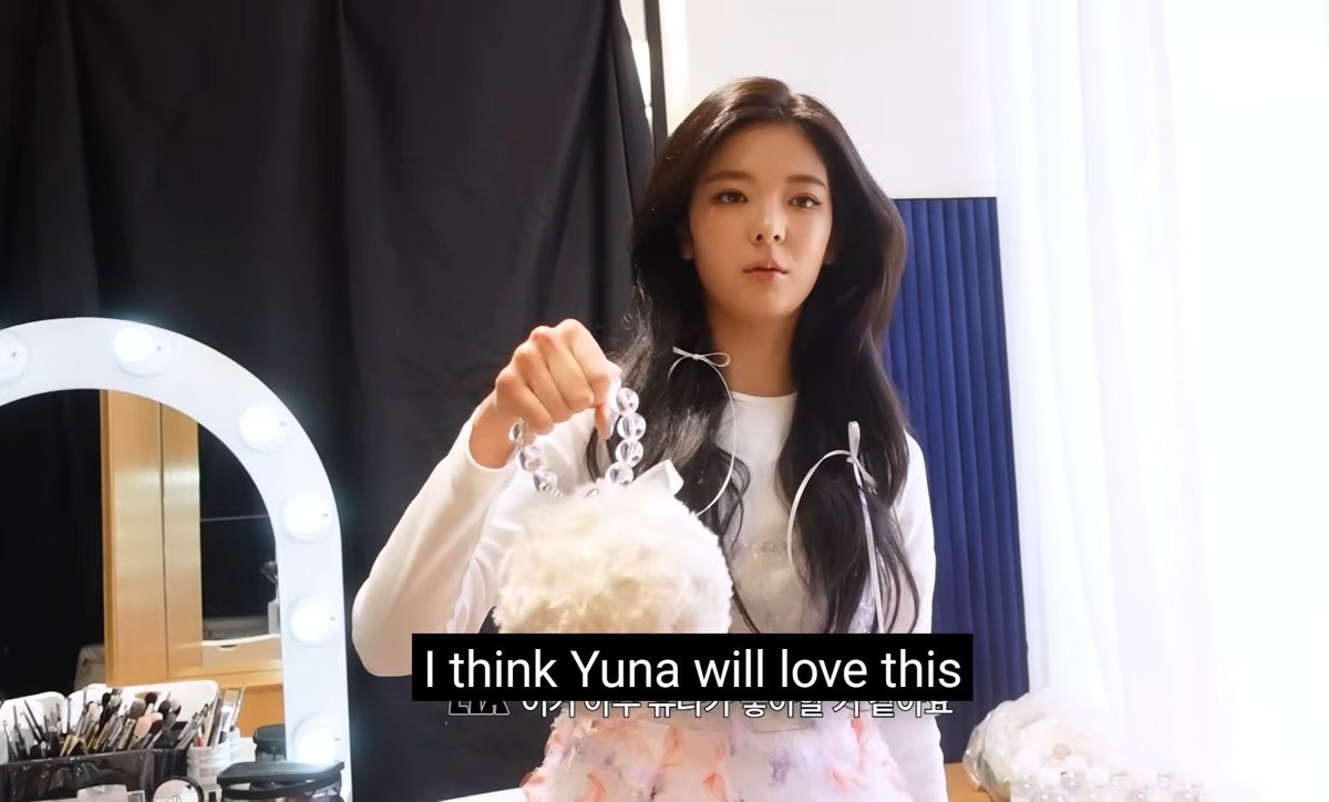 Lia thinking of Yuna when she sees cute things... don't take the yulia pill guys 🚬