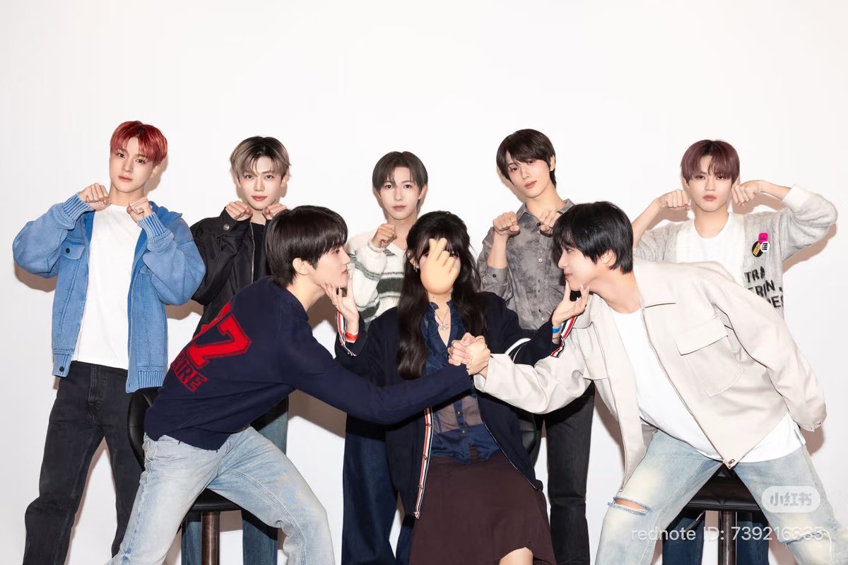 This photo😭

“I really need to get you two under control.
Just kidding, I want to mess around with you two for a lifetime”

🖇️ : xhslink.com/o/2qgZchzFWiZ