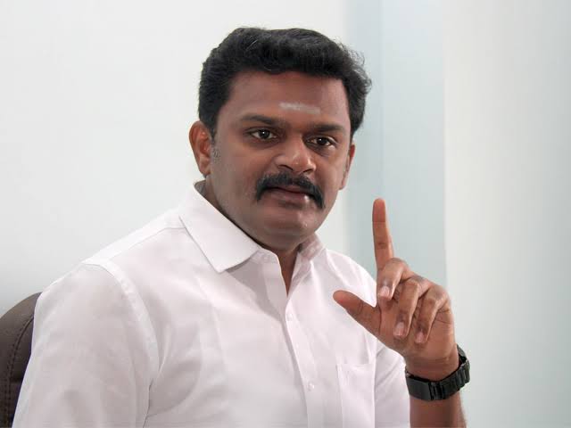 Jeba_here's tweet photo. பெருமதிப்புக்குரிய பேராசிரியர், பேரன்புக்குரிய என் அண்ணன் கல்யாணசுந்தரம் அவர்களுக்கு இனிய பிறந்தநாள் வாழ்த்துகள் ❤️

உடல் நலமும், செல்வமும், மன நிம்மதியும், மகிழ்ச்சியும் பெற்று நிறைவுடன் நீடூழி வாழ இறைவனை வேண்டிக் கொள்கிறேன் அண்ணா @Kalyan1612 ❤️ https://t.co/wHxryRGxpQ