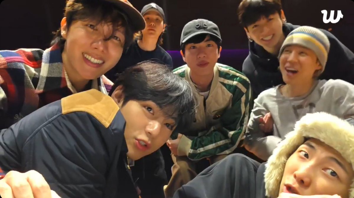 btschartsxdaily's tweet photo. [INFO] #BTS Live Summary 💬

- They joke that they haven’t progressed much with the choreography, saying they’re not even at 10% prepared.
- They practice during the day and gather in the evenings to chat and spend time together.
- Some members feel impatient and frustrated because they want to start the next comeback already.
- They said can’t wait for 2026
- Namjoon got his driver’s license.
- They admit that this waiting period (2925) feels longer and more frustrating than expected.
-They mention that they’re being asked to come and appear more often and agree to do it since they mostly just have practice schedules anyway.
- They propose setting a time and possibly doing a live around the end of the year or the beginning of the next year.
