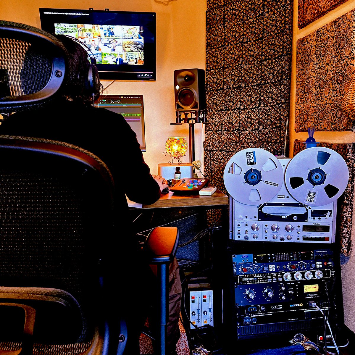 Fáilte 矢島絵里子&amp;岡皆実

1stアルバムレコーディング
ふつかめでした！

エンジニア横山令さんのおかげで
とてもスムーズにすすんでおります
いつもありがとうございます！

今日は・・・

アイリッシュフルート
アイリッシュブズーキ
鍵盤ハーモニカ
トイピアノ
ボーカル、コーラス

の収録でした◎